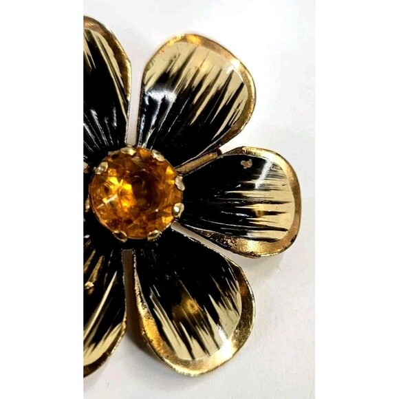 Vintage Gold tone Daisy Brooch With Amber Rhinestone Center Black Accent Pin - Picture 4 of 10